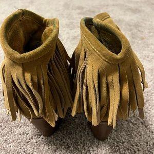 Frye Shoes Fryes Ilana Fringe Short Booties In Sand